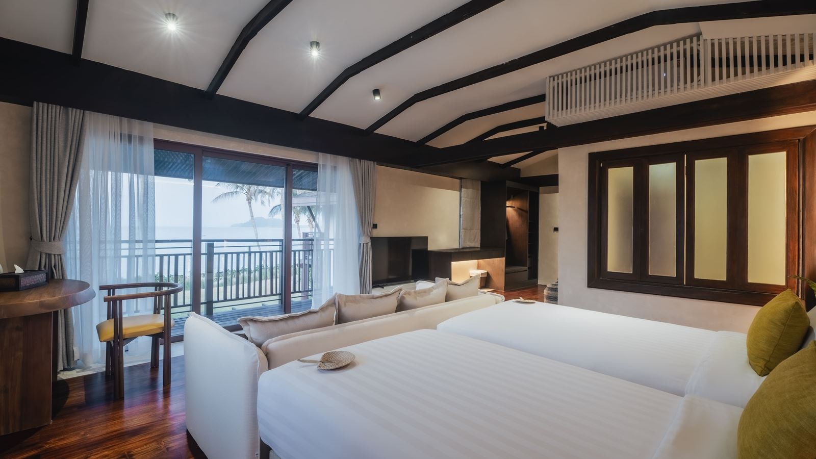 rooms-lux-3-bedroom-grand-beachfront-pool-villa