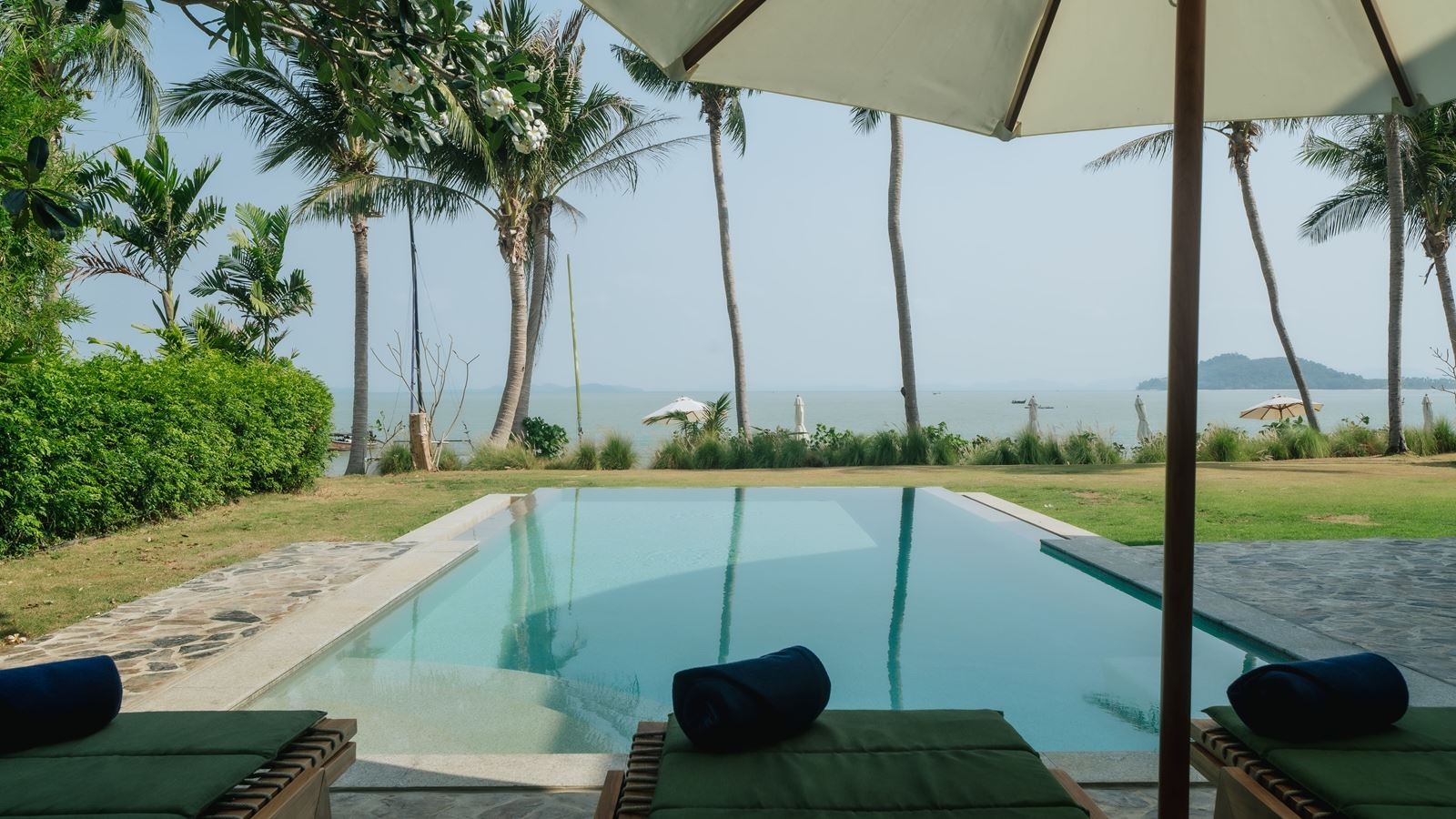 rooms-lux-3-bedroom-grand-beachfront-pool-villa