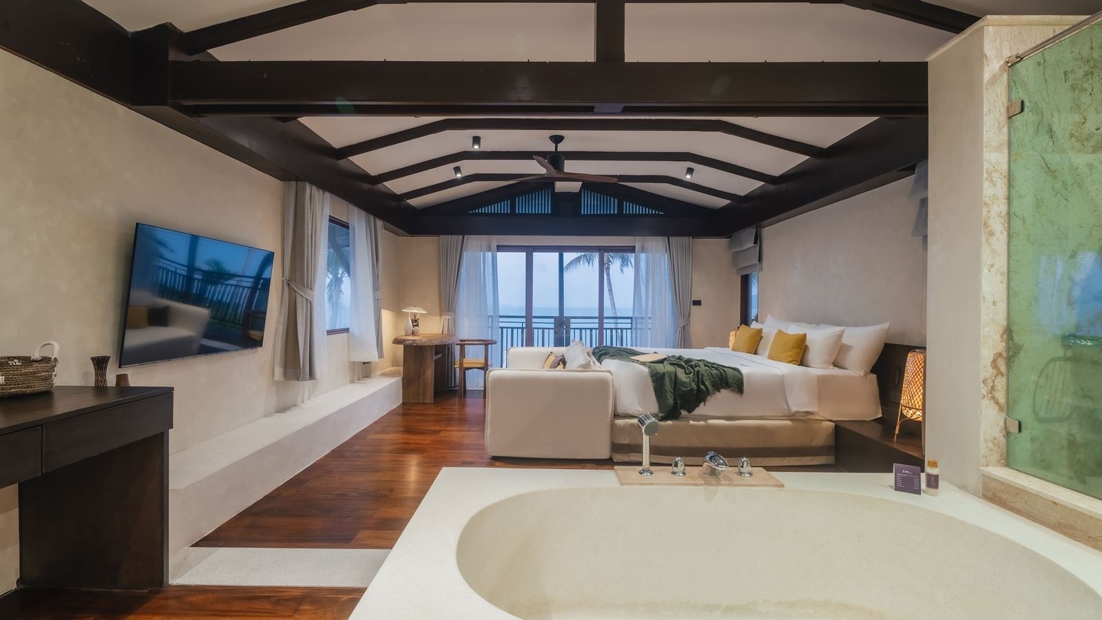 rooms-lux-3-bedroom-grand-beachfront-pool-villa