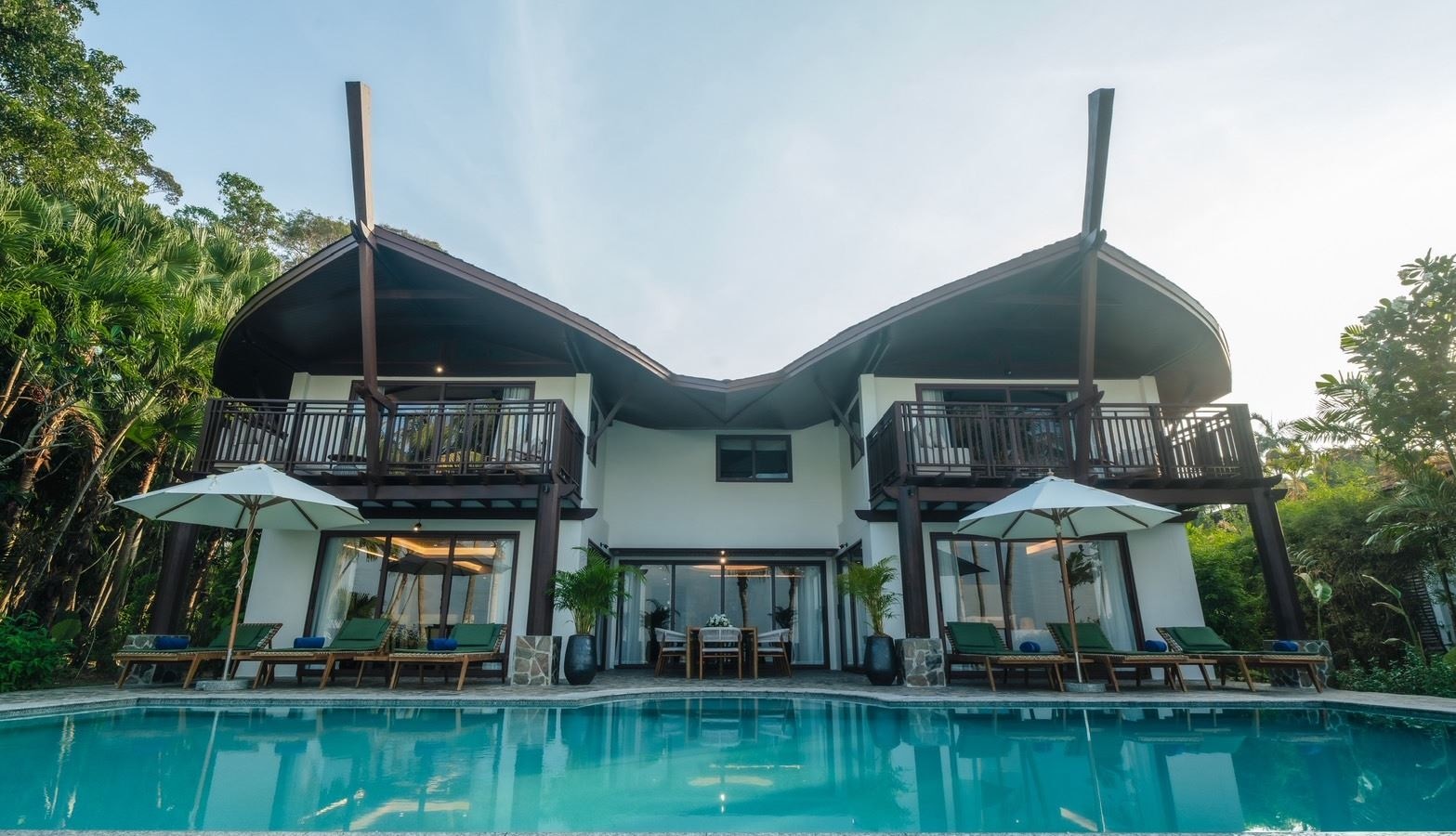 rooms-lux-5-bedroom-grand-beachfront-pool-villa