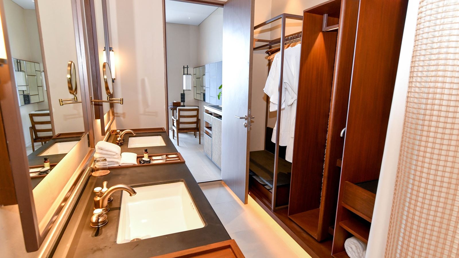 rooms-deluxe-pool-access