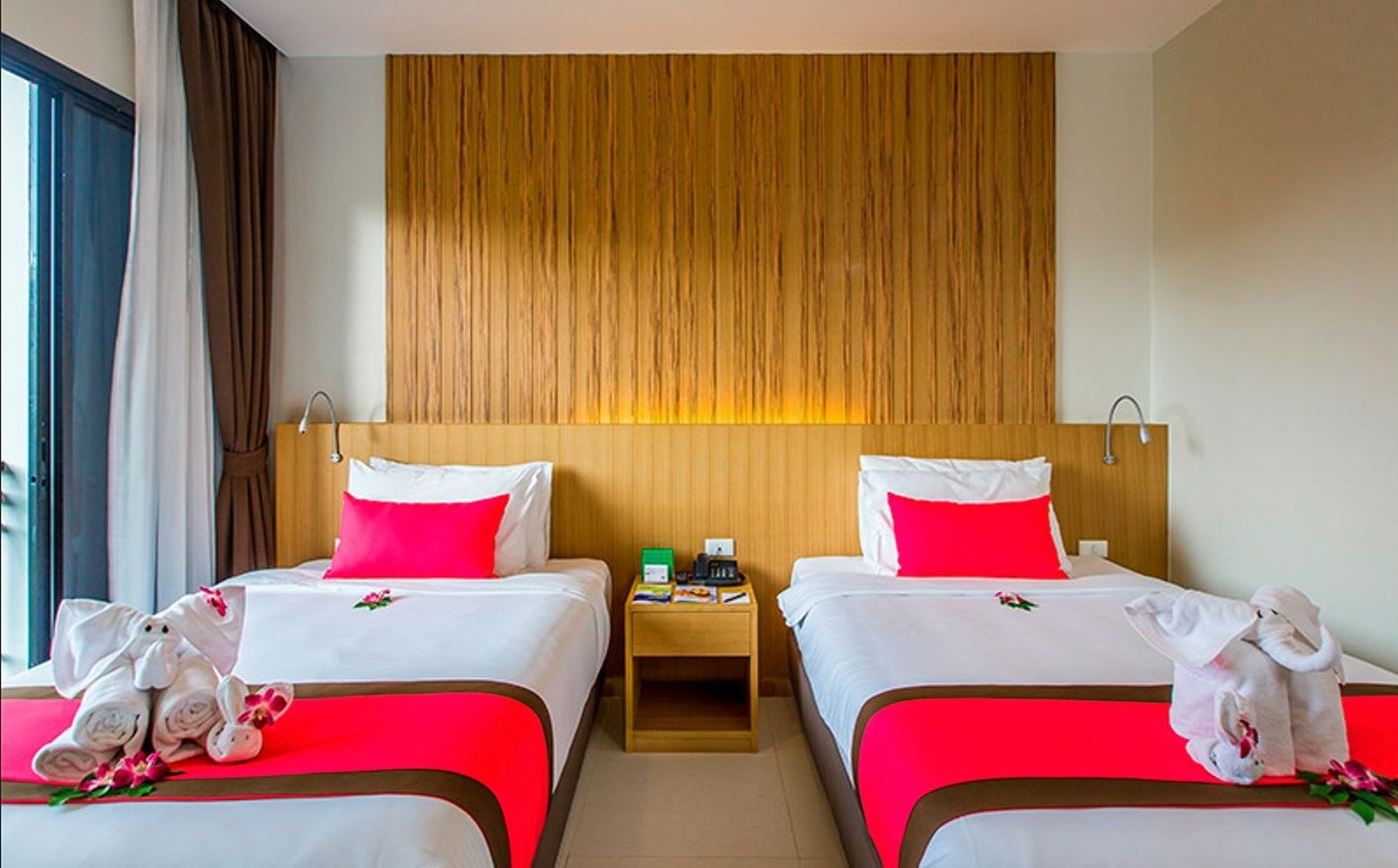 rooms-tropical-deluxe-child-sharing-bed