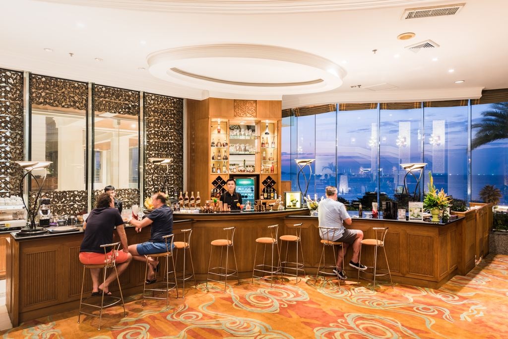 bars-the-bar-at-grand-hotel
