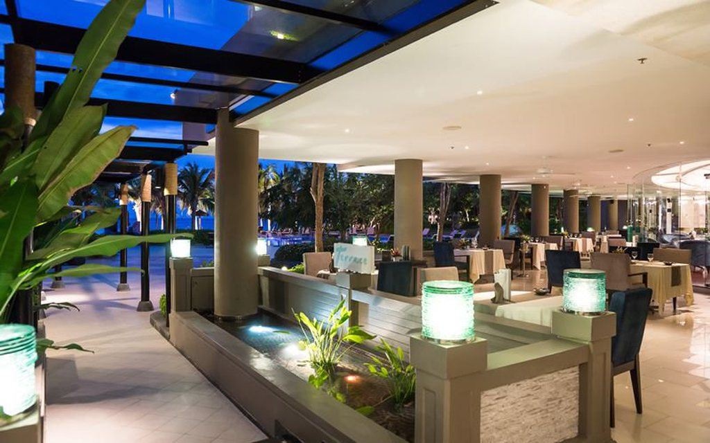restaurants-terrace-at-caprice
