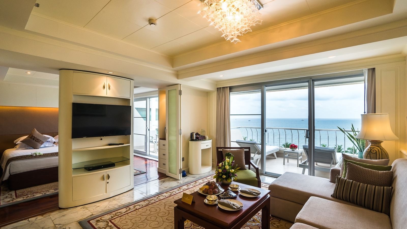 rooms-royal-wing-suite-one-bedroom