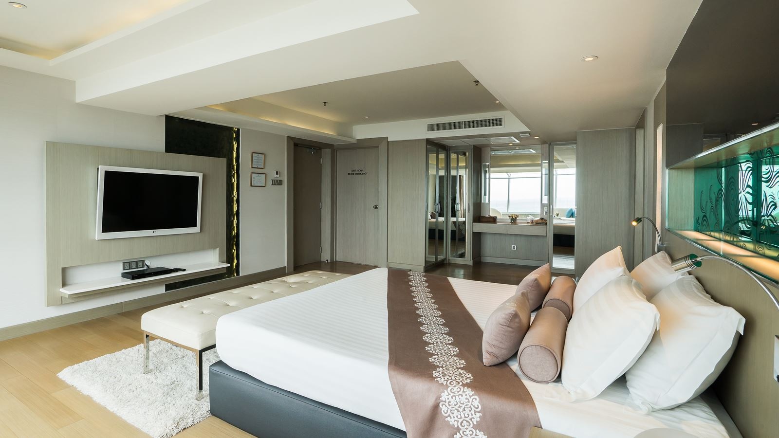 rooms-presidential-platinum-suite-and-beach-pavilion