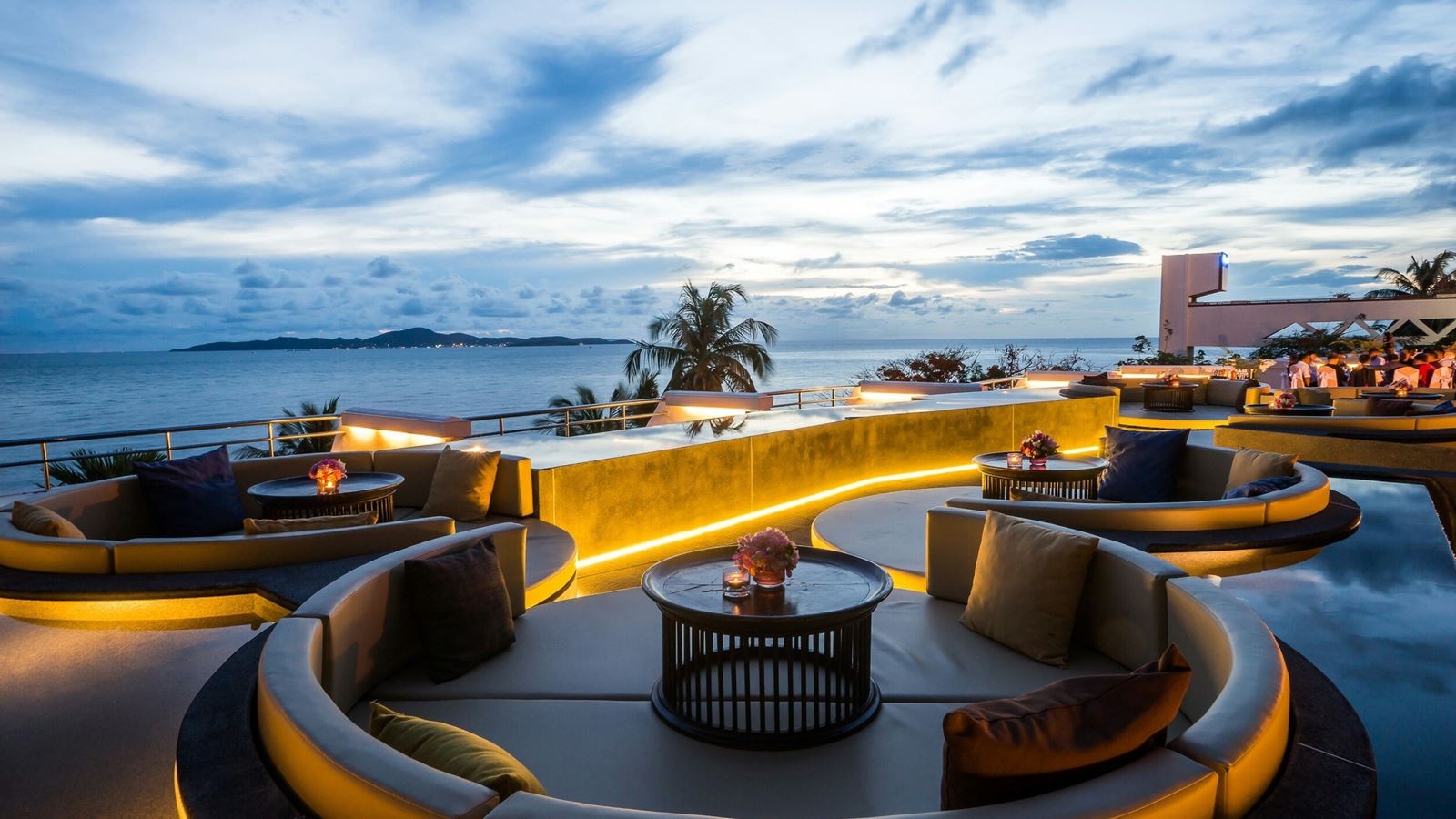 bars-sunset-terrace-lobby-and-bar