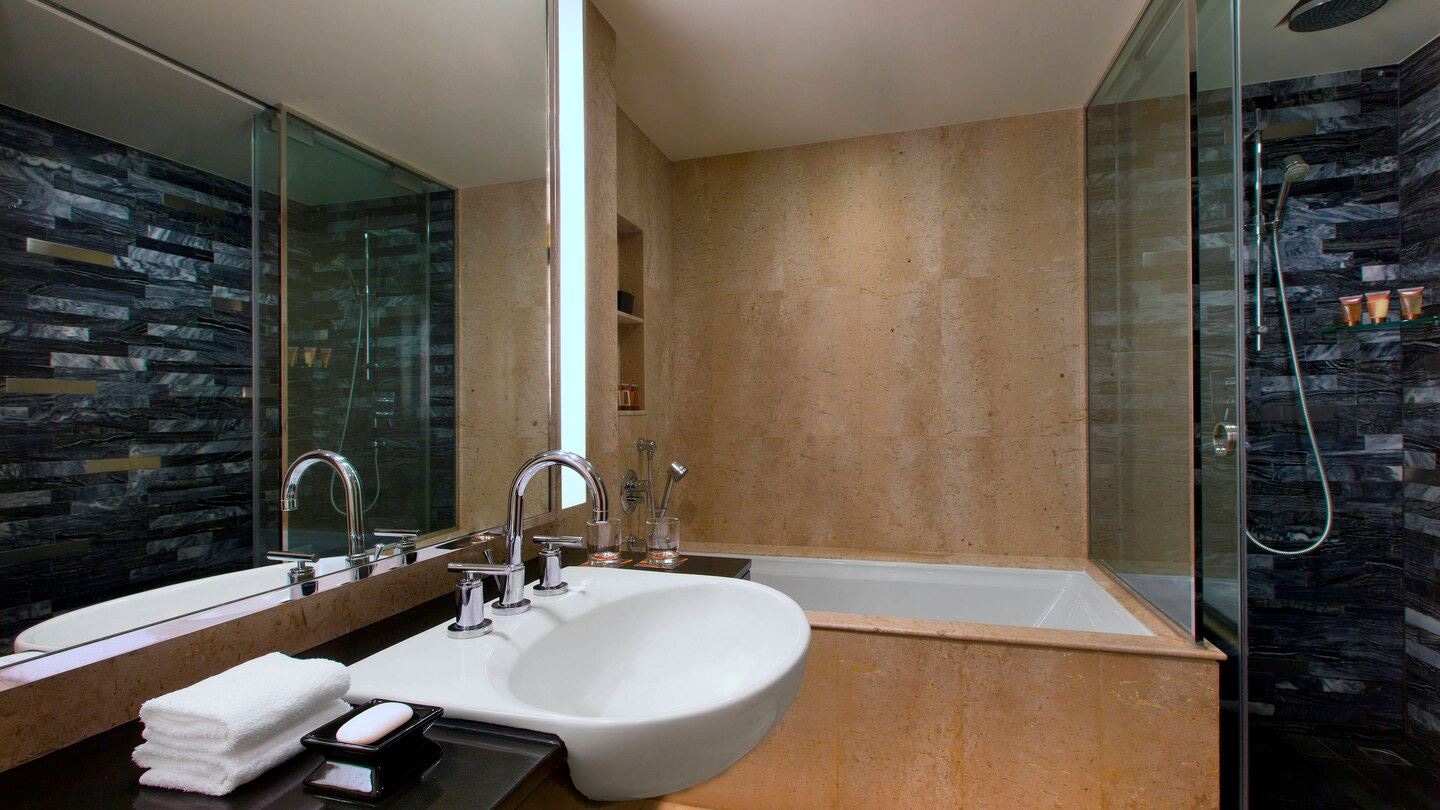 rooms-club-executive-riverview-suite