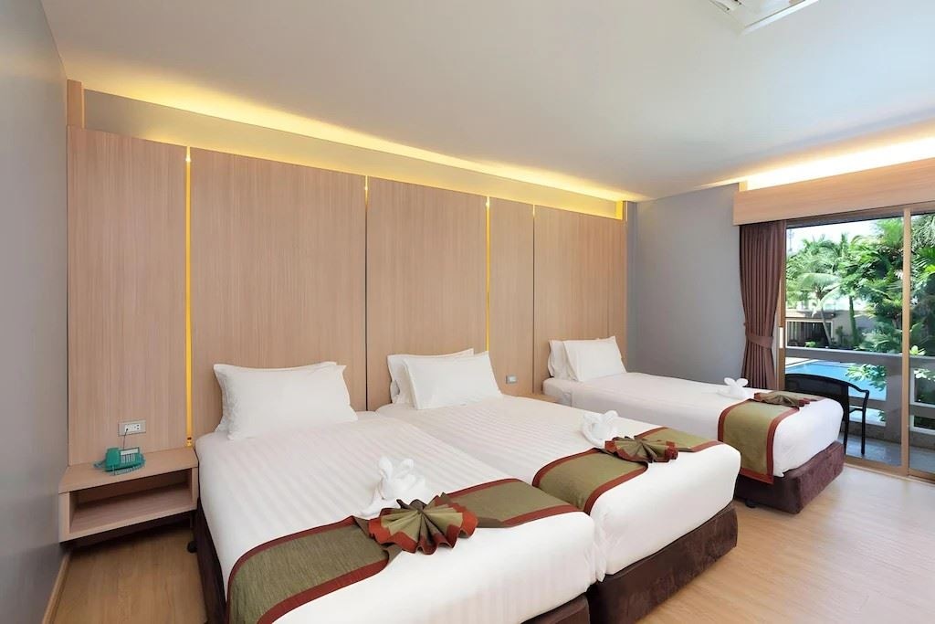 rooms-deluxe-triple-room