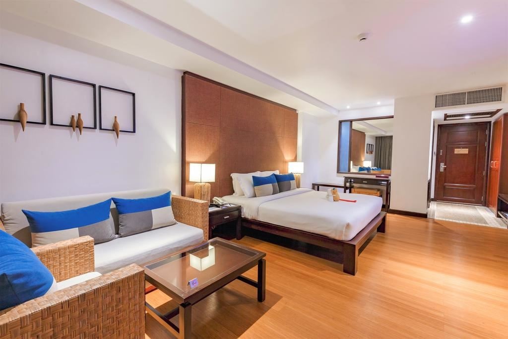 rooms-deluxe-pool-view