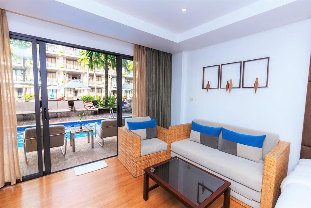 rooms-deluxe-pool-access