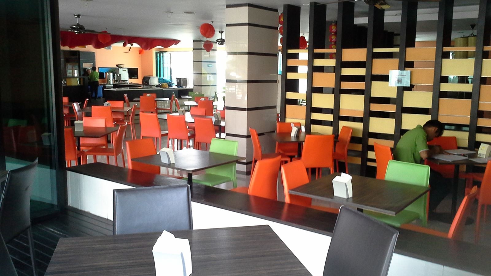 restaurants-voila-bar--restaurant