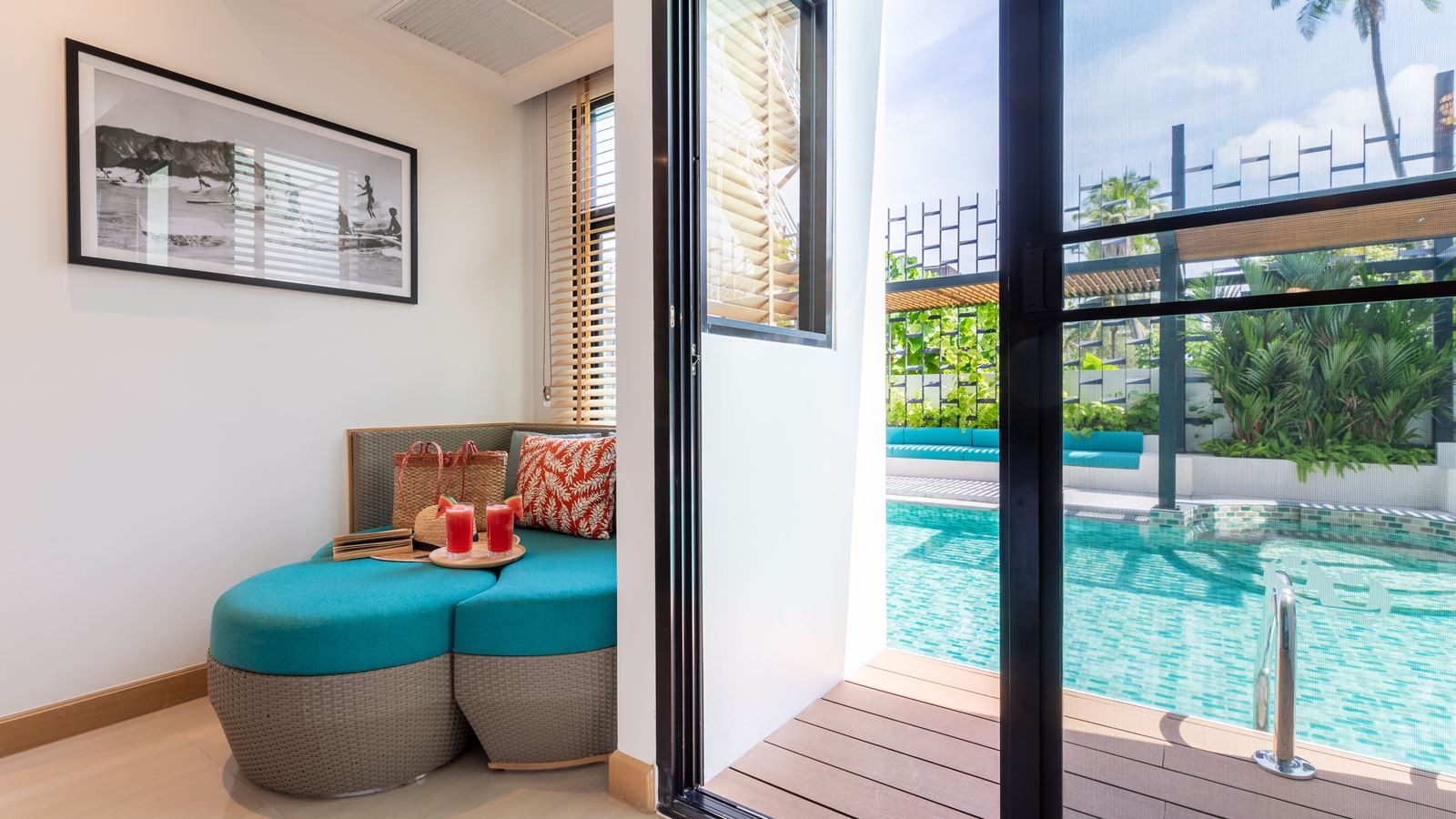 rooms-deluxe-pool-access-room-twin-bed