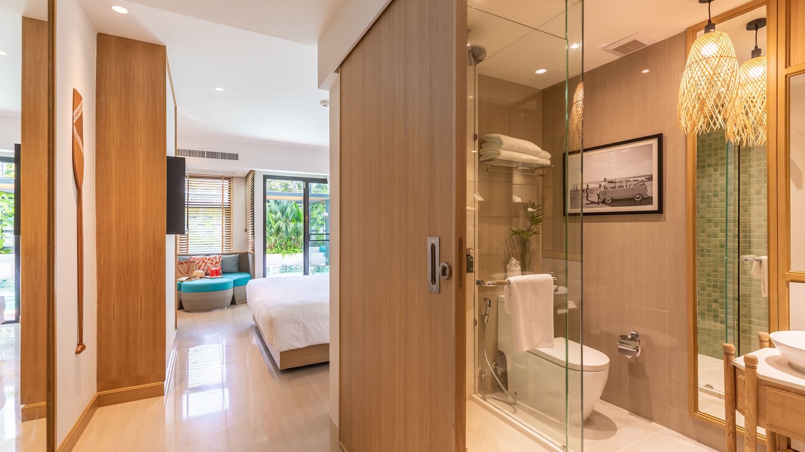 rooms-deluxe-pool-access-room-twin-bed