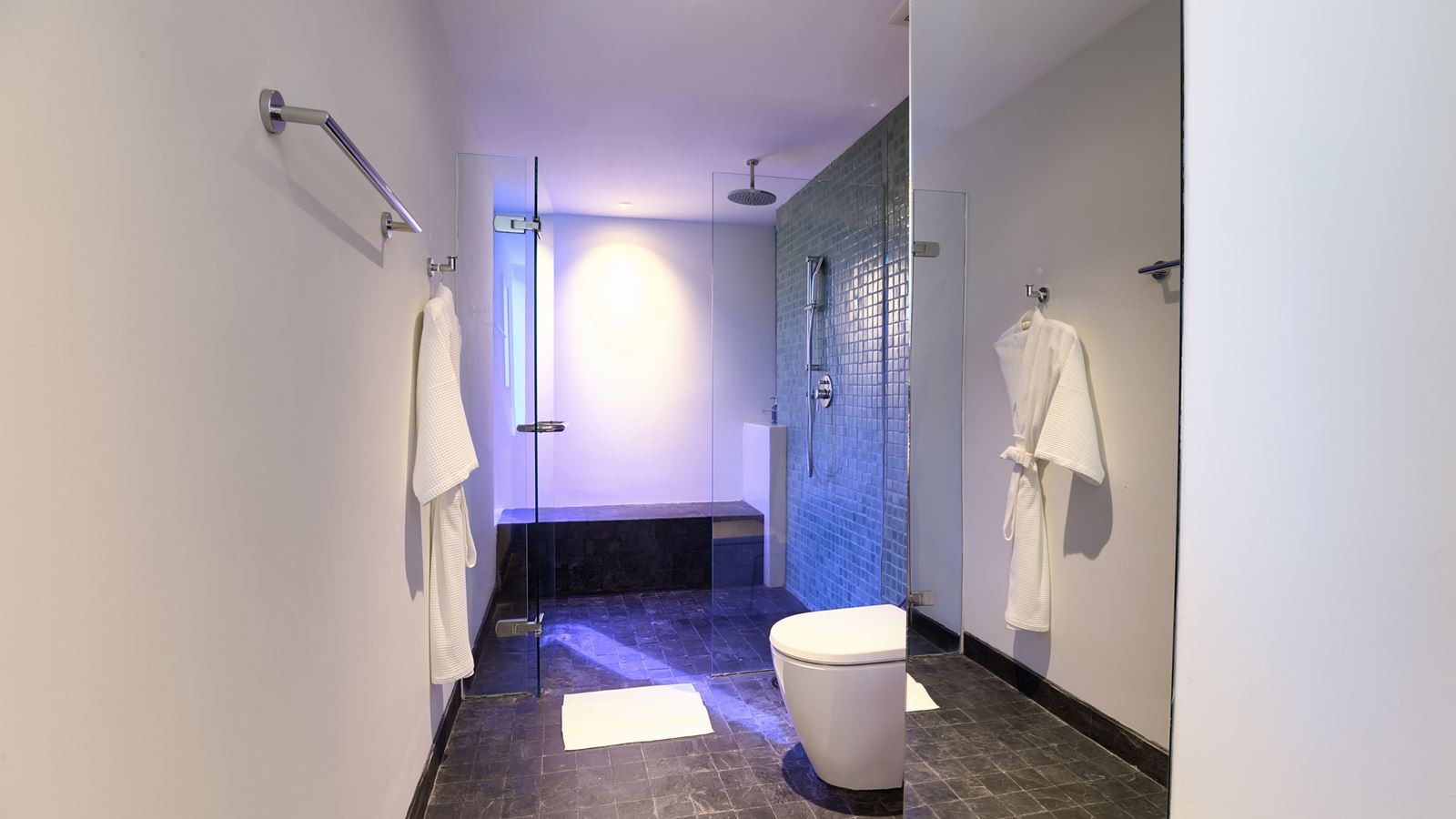 rooms-surin-studio-balcony