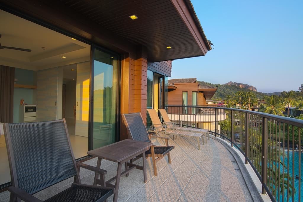 rooms-kids-suite-with-pool-view