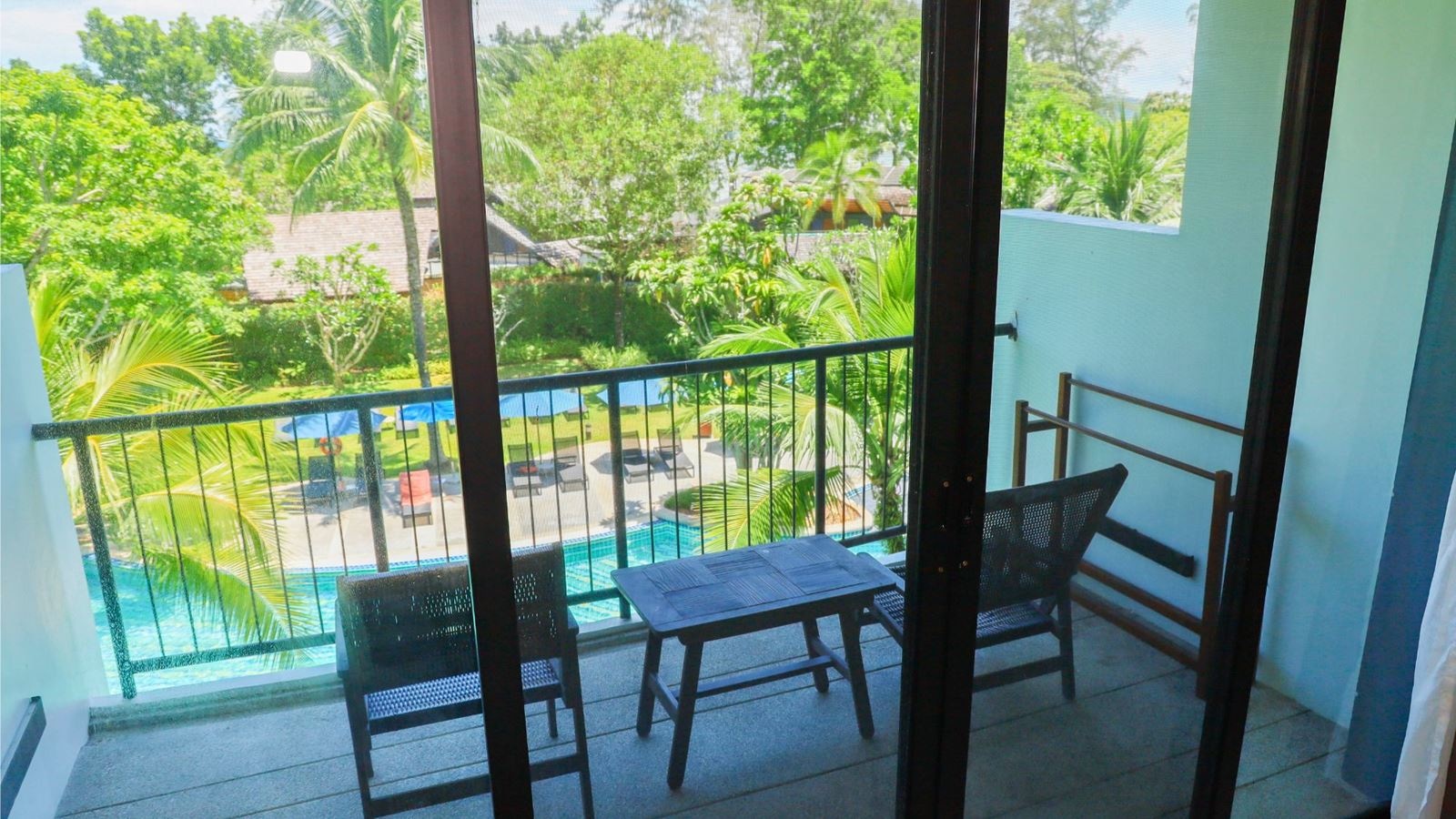 rooms-family-pool-view-room