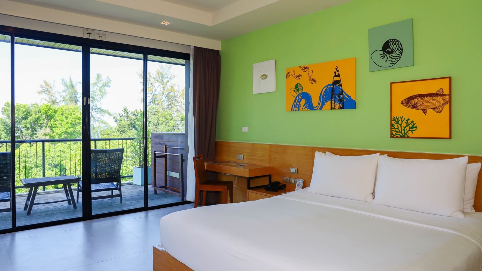 rooms-kids-suite-with-pool-view