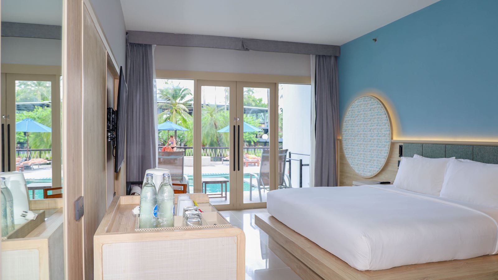 rooms-deluxe-pool-access-room