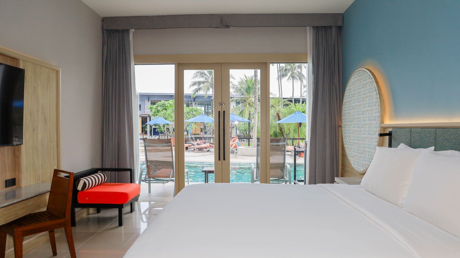 rooms-deluxe-pool-access-room