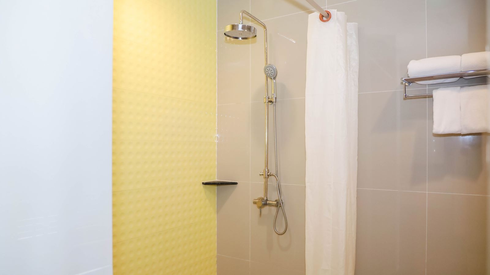 rooms-deluxe-partial-sea-view-room