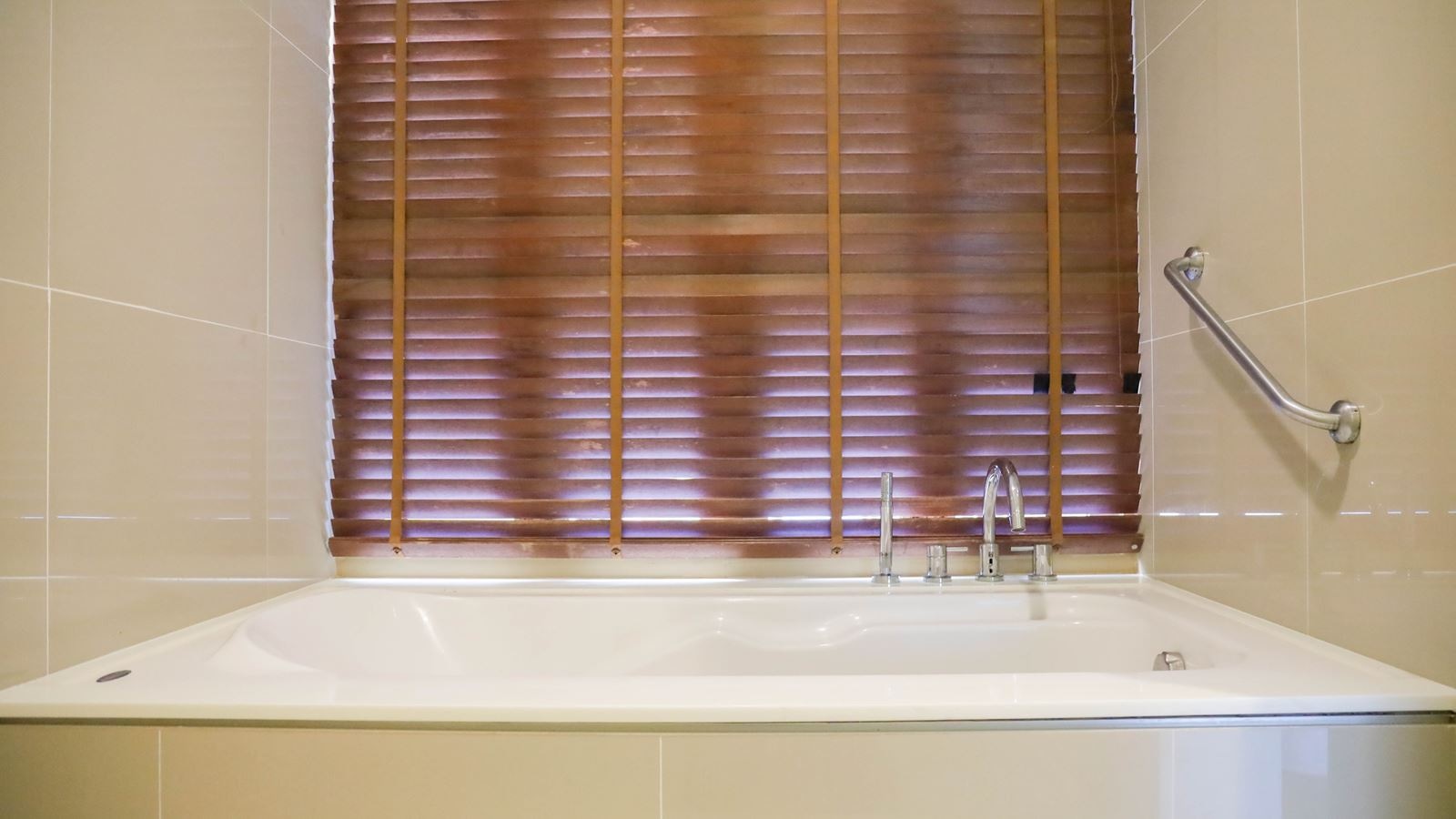 rooms-deluxe-partial-sea-view-room