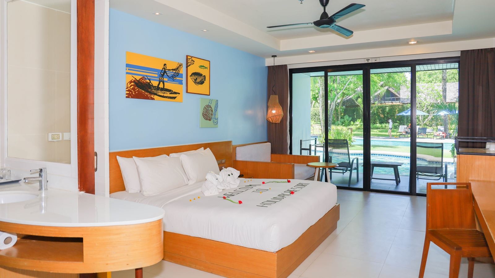 rooms-family-pool-access-room