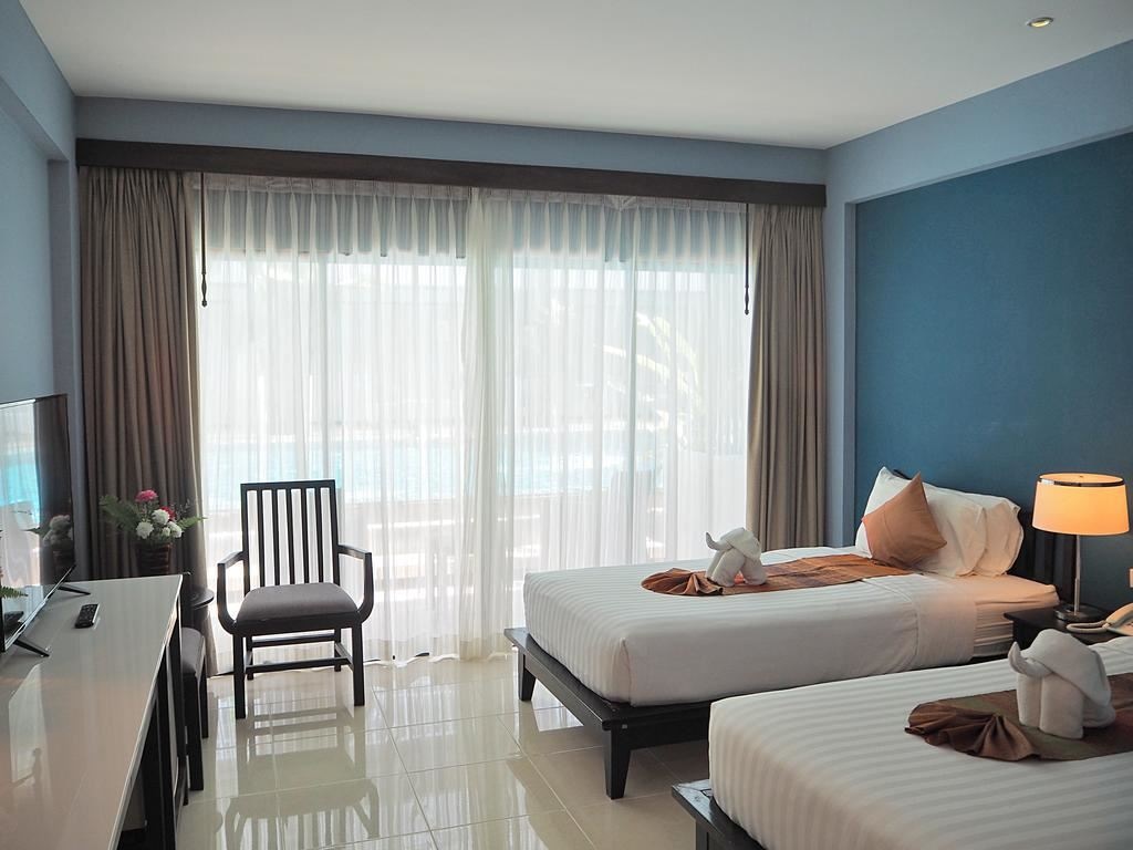 rooms-deluxe-pool-access