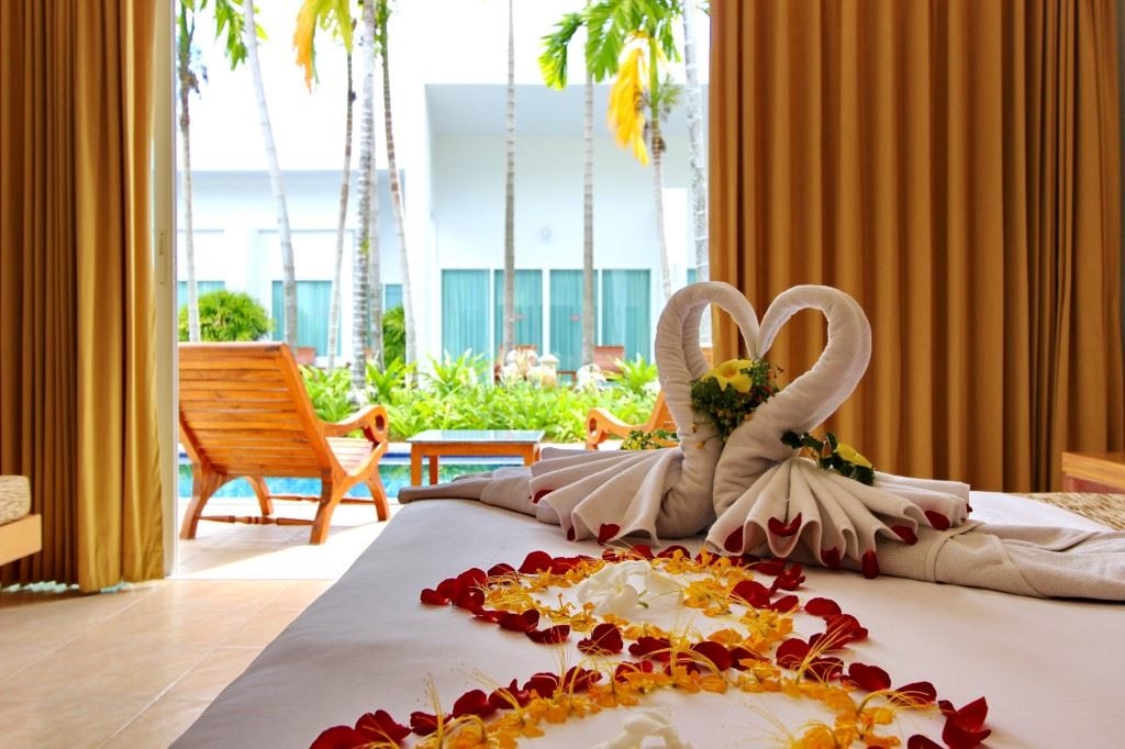 rooms-deluxe-pool-access