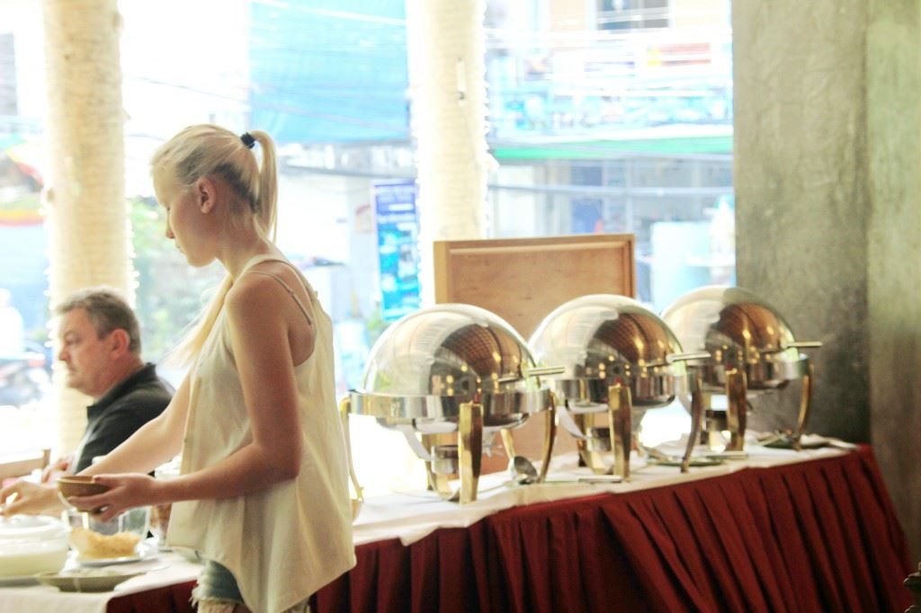 restaurants-kata-lucy-villa