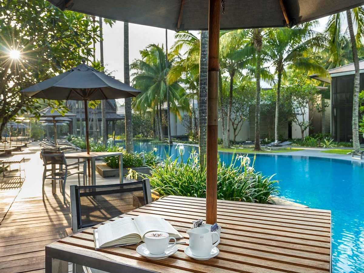 restaurants-pool-bar