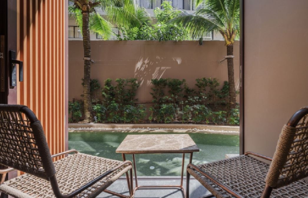 rooms-deluxe-pool-access