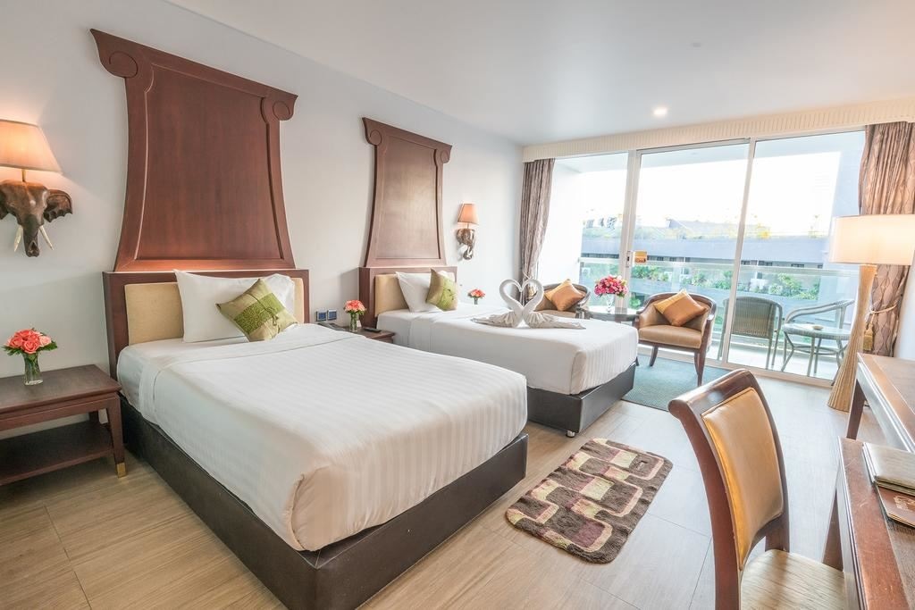 rooms-deluxe-city-view-or-sea-view