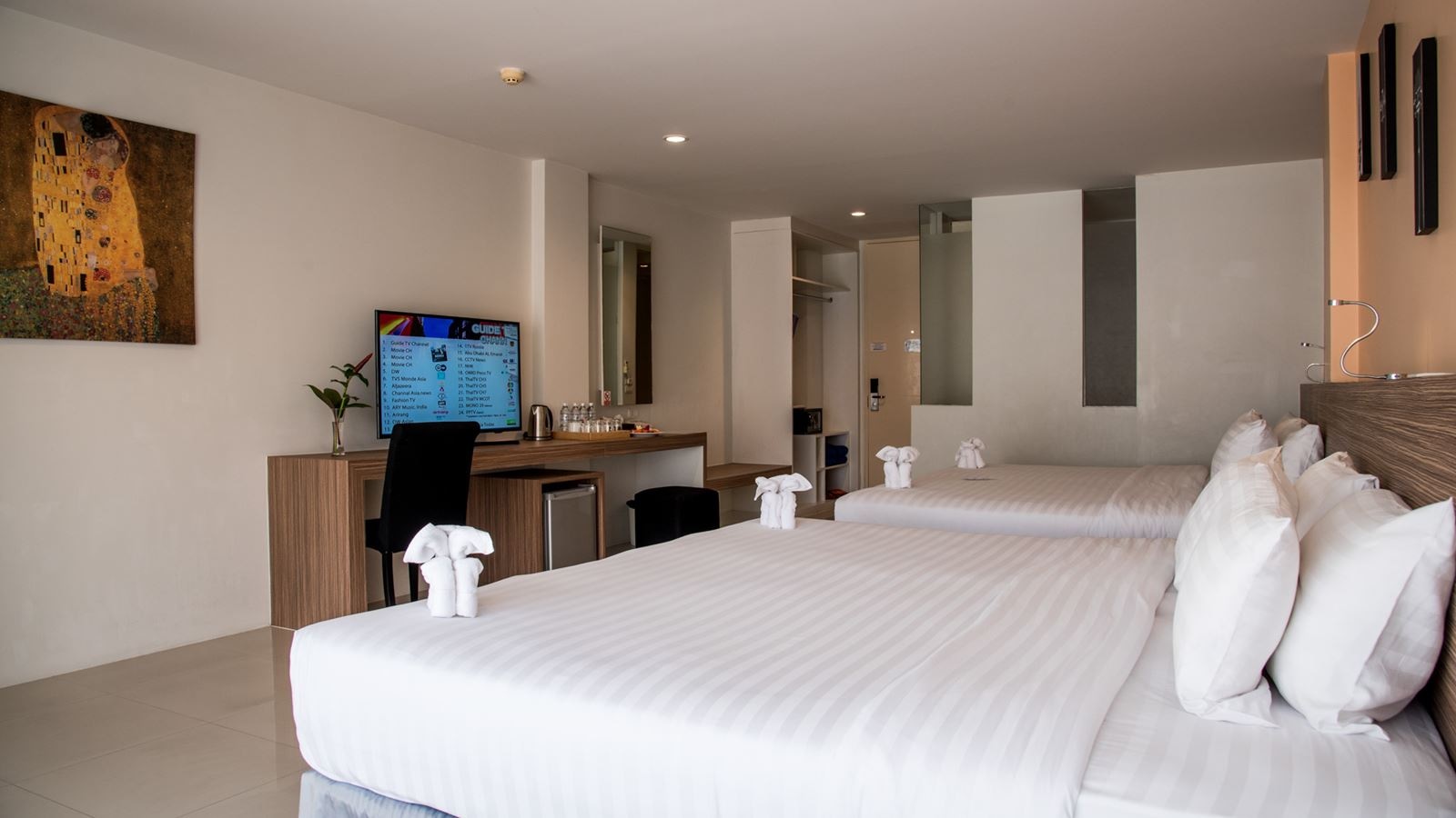 rooms-view-pent-quad-bed