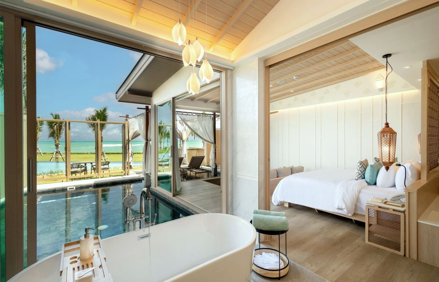 rooms-seafront-pool-villa-in-love
