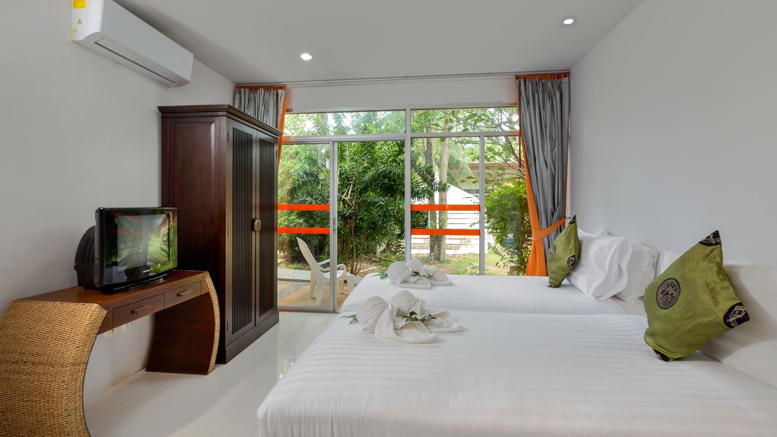 rooms-1-bed-room-suite