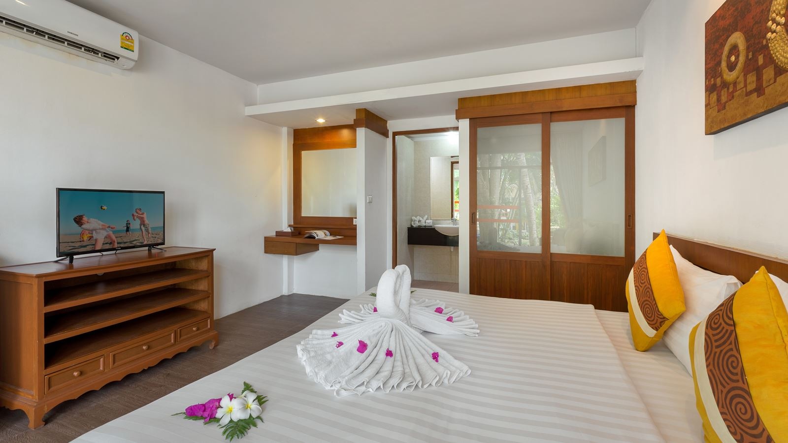 rooms-superior-pool-view-room