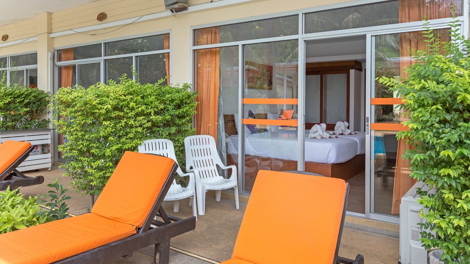 rooms-superior-pool-view-room