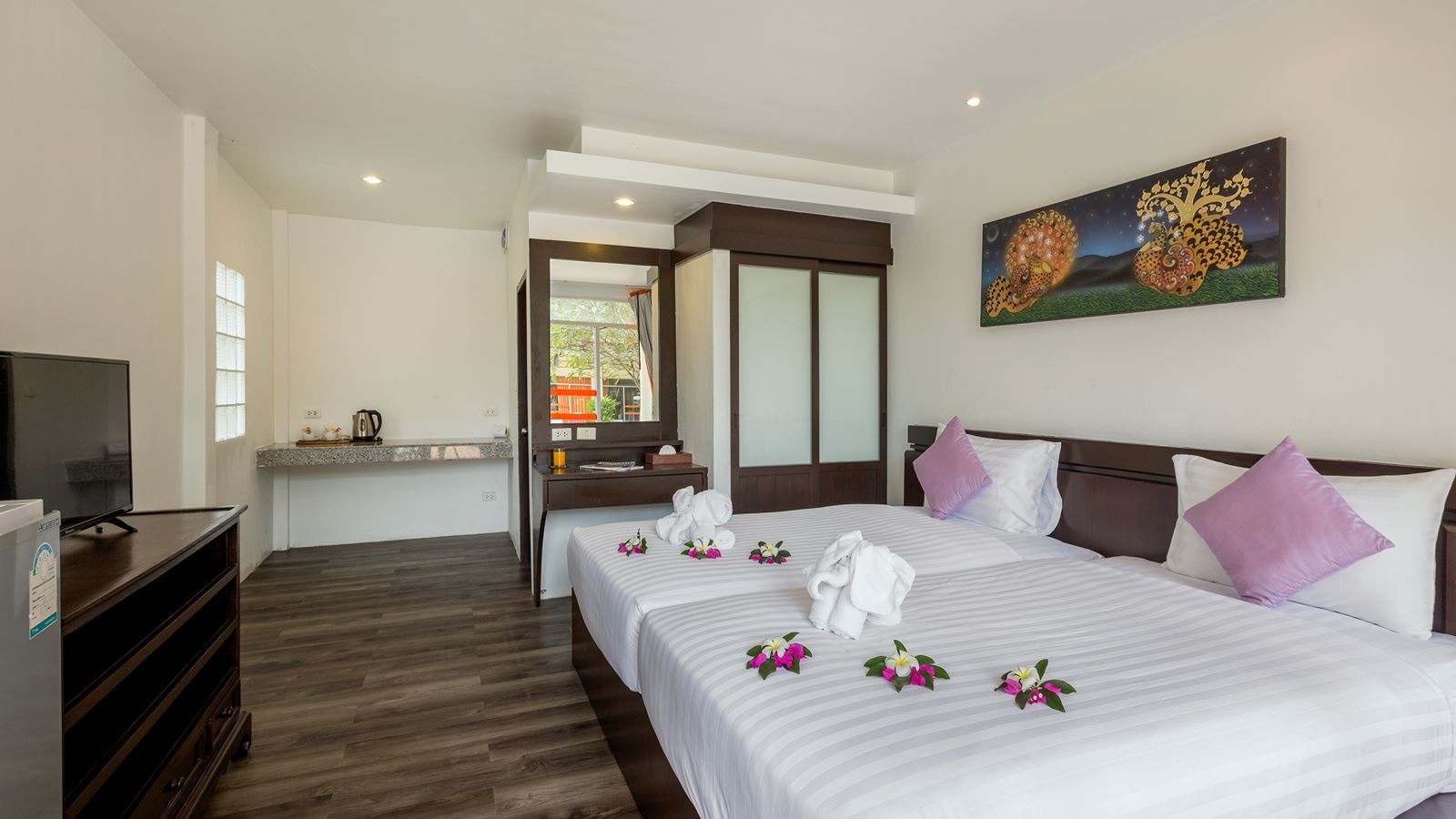 rooms-deluxe-pool-view