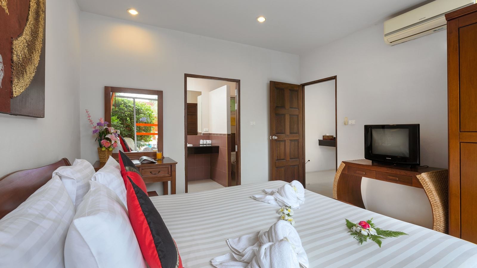 rooms-1-bedroom-suite-pool-access