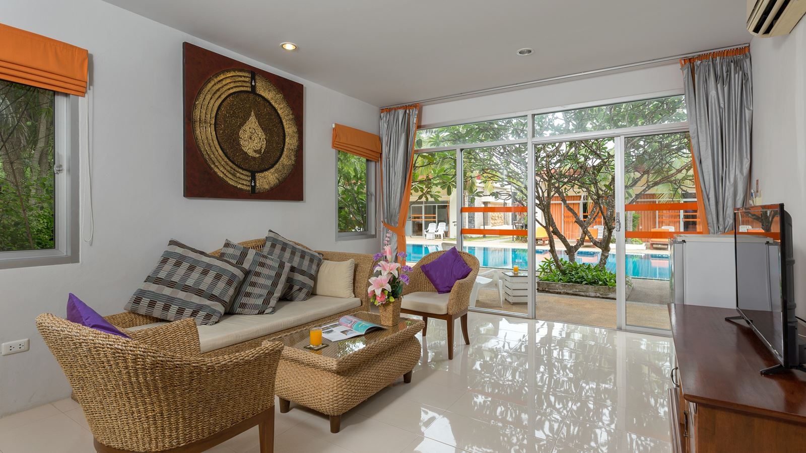 rooms-1-bedroom-suite-pool-access