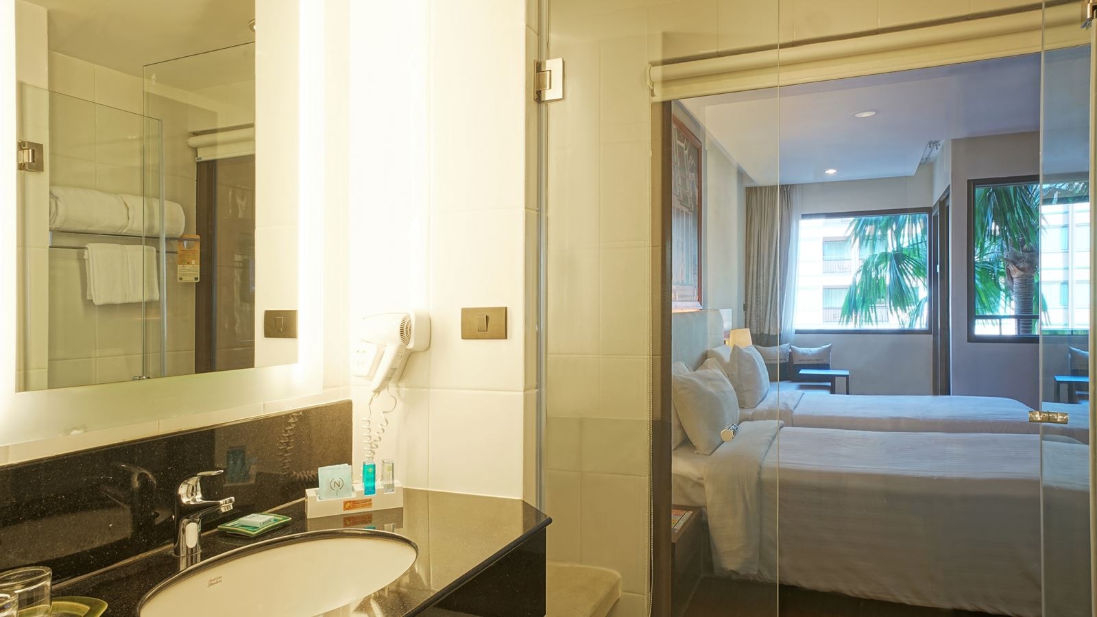 rooms-superior-pool-view