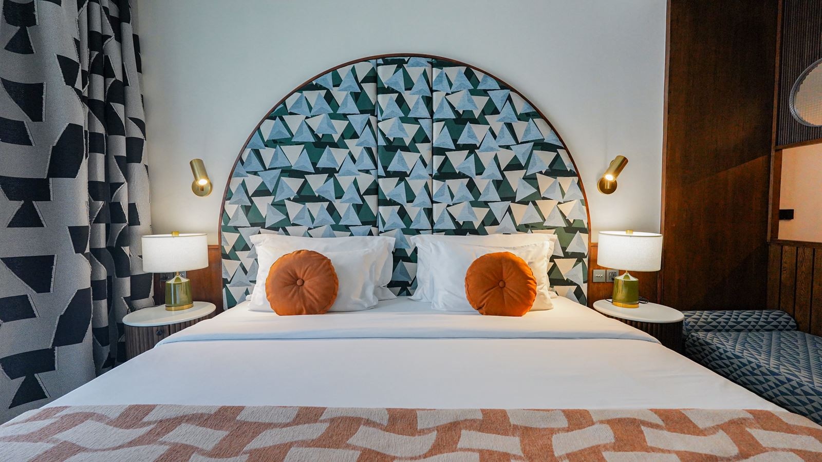 rooms-deluxe-pool-access