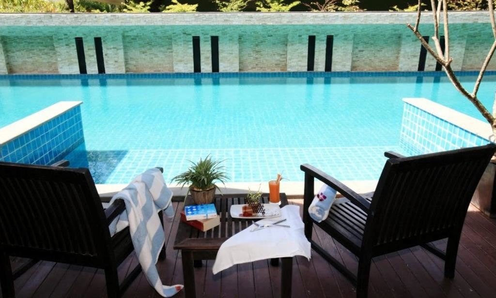 rooms-deluxe-pool-access