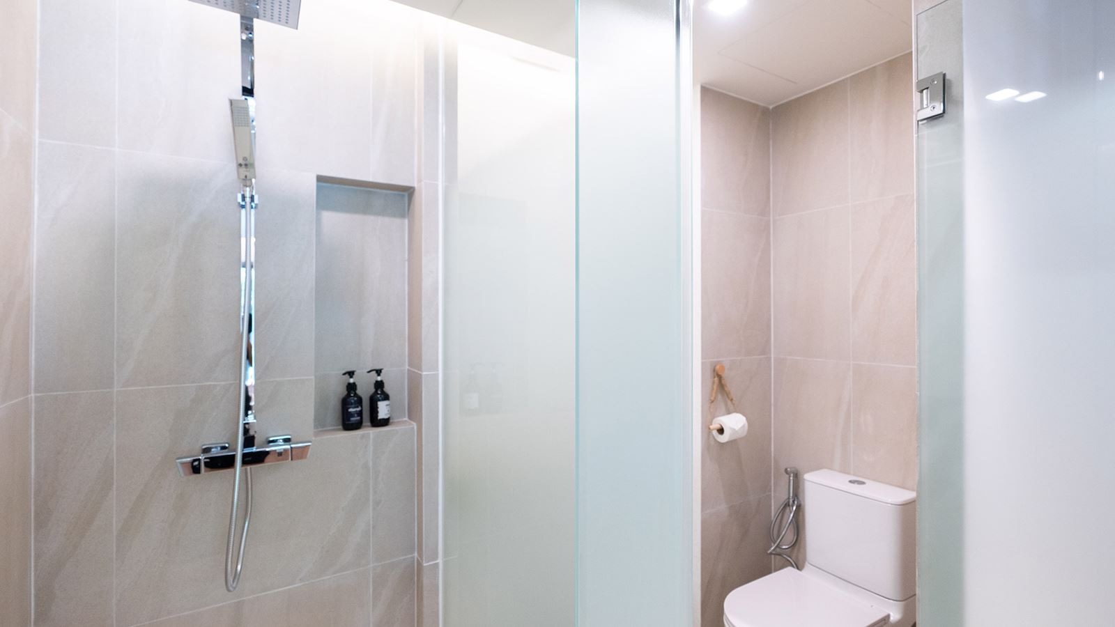 rooms-deluxe-pool-access-partial-pool