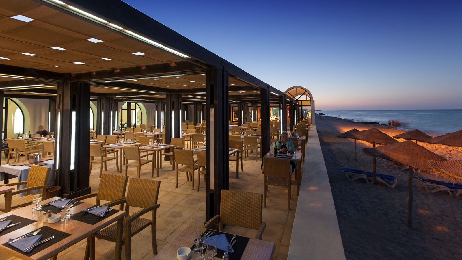 restaurants-beach-bar