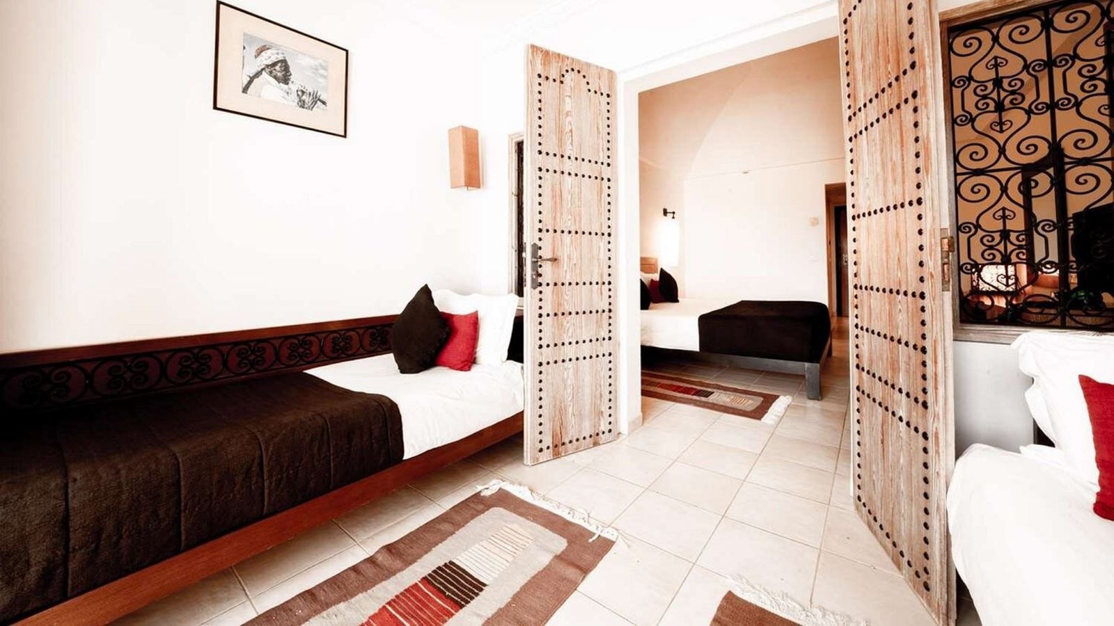 rooms-family-room-connecting-room