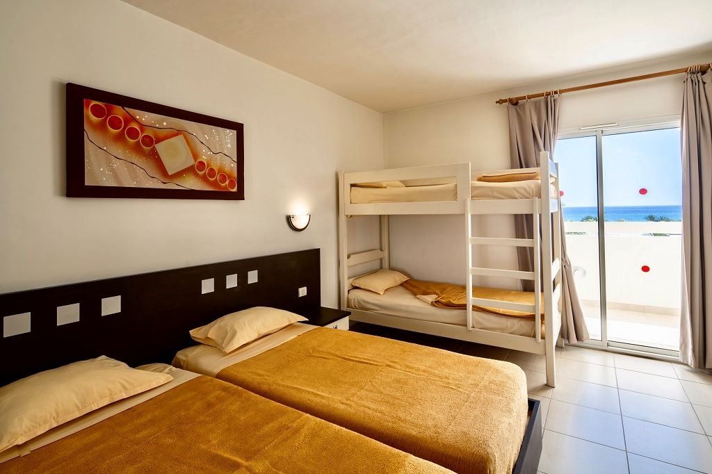 rooms-room-standard-seaview