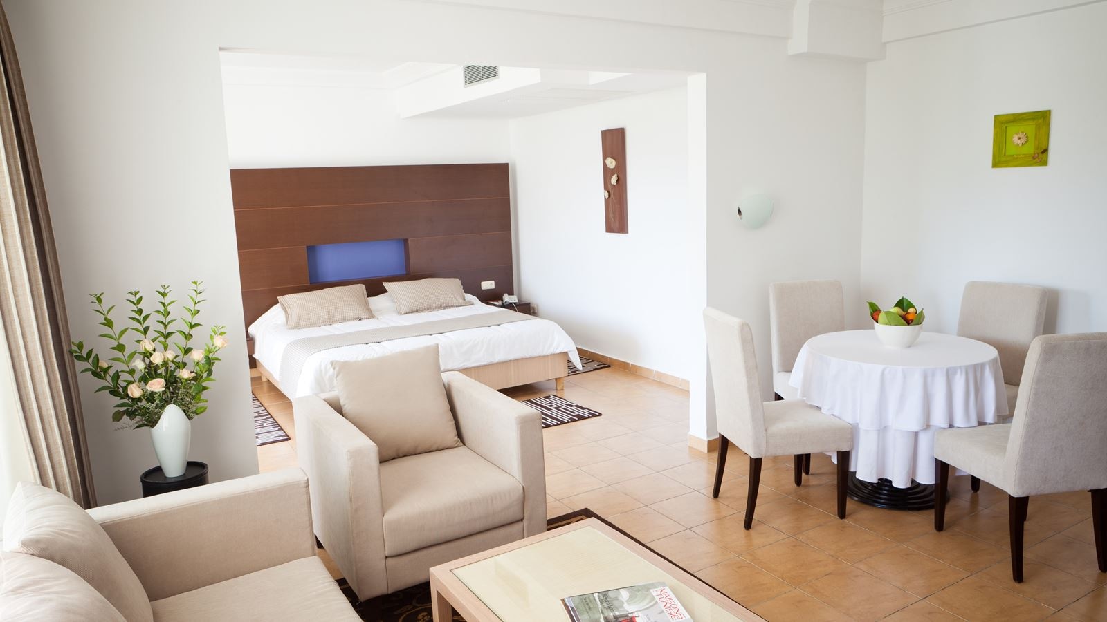 rooms-suite-junior-with-balcony-or-terrace