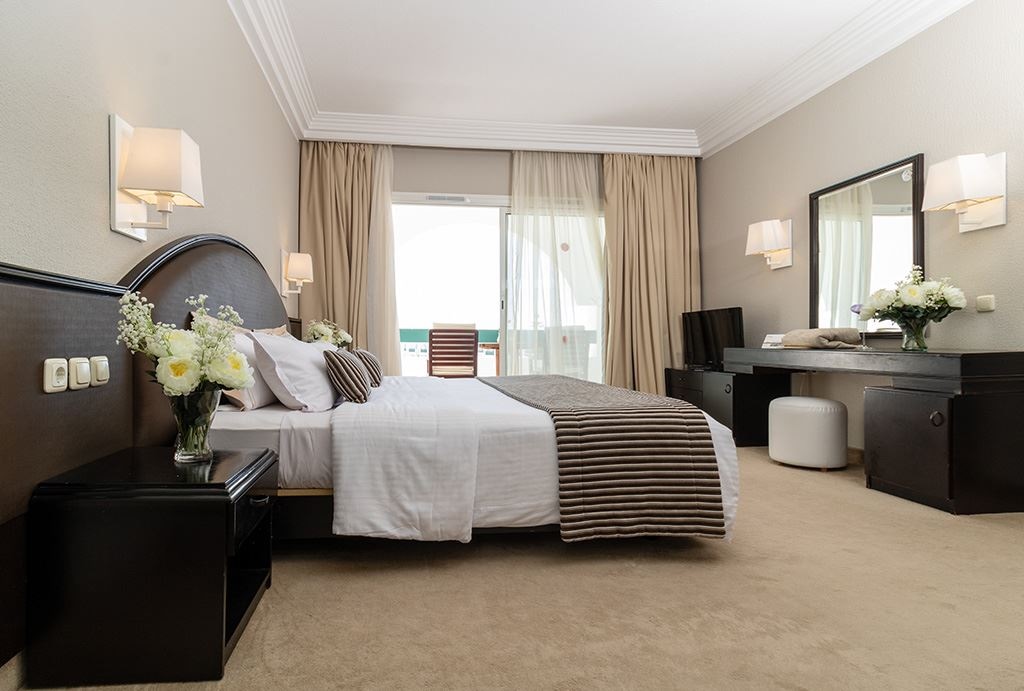 rooms-suite-junior-with-balcony-or-terrace